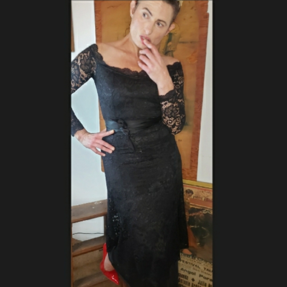 Vintage black lace off-shoulder bodycon maxidress